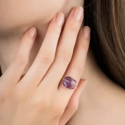 BAGUE OR JAUNE COUSSIN AMETHYSTE