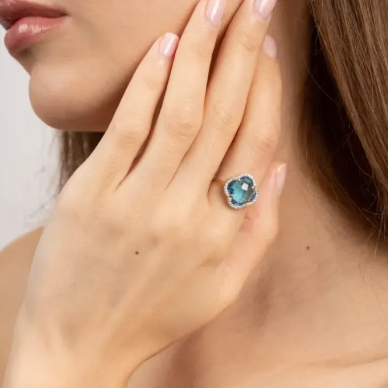 BAGUE VICTORIA DIAMANTS TOPAZE (swiss blue) + DIAMANTS OR JAUNE