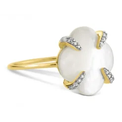 BAGUE VICTORIA LYS NACRE BLANCHE ET DIAMANTS OR JAUNE