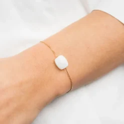 BRACELET OR JAUNE COUSSIN AGATE BLANCHE