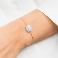 BRACELET OR JAUNE COUSSIN AGATE BLEUE DENTELLE