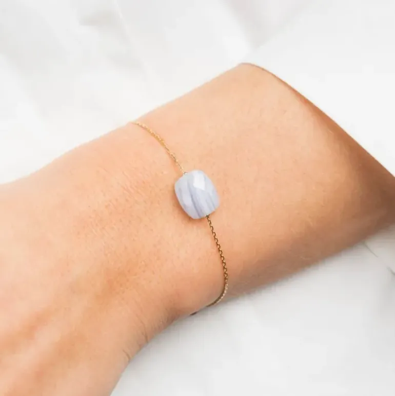 BRACELET OR JAUNE COUSSIN AGATE BLEUE DENTELLE