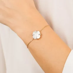 BRACELET VICTORIA LYS NACRE BLANCHE ET DIAMANTS OR JAUNE