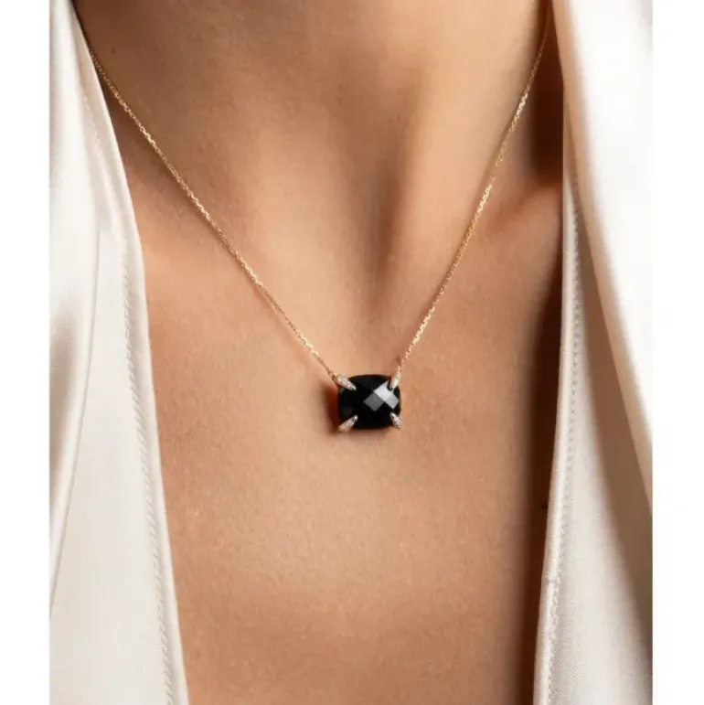 COLLIER ONYX COUSSIN + DIAMANTS OR JAUNE