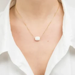 COLLIER OR JAUNE COUSSIN AGATE BLANCHE