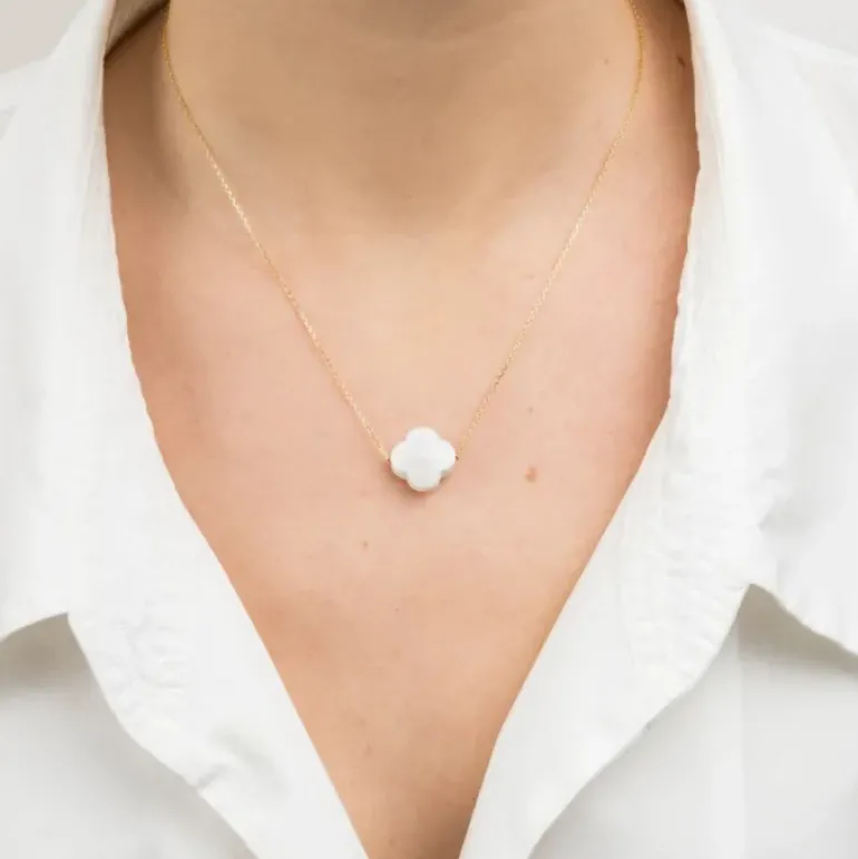 COLLIER OR JAUNE TREFLE AGATE BLANCHE