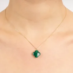 COLLIER OR JAUNE TREFLE AGATE VERTE PENDANTE (44 cm)